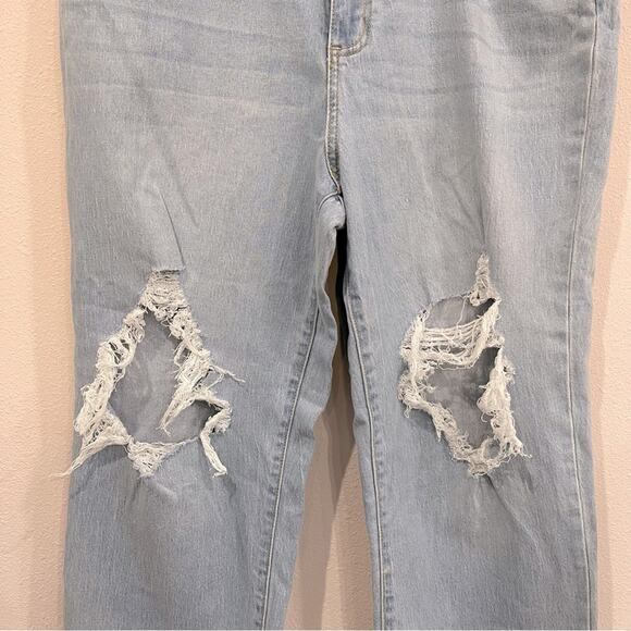 Universal Thread Highest Rise Straight Cropped Jeans in Super Light Wash 16 / 33 - Picture 3 of 13